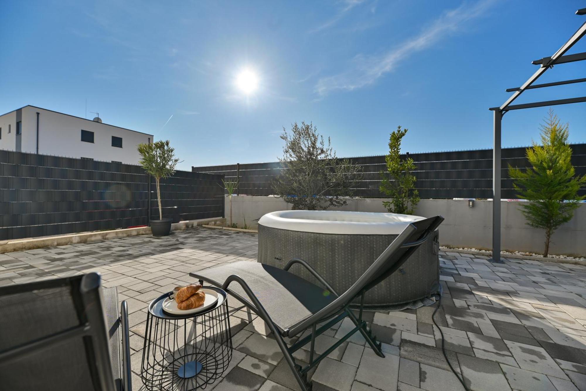 Luxury Apartment With Garden Jacuzzi And Wellness Τρογκίρ Εξωτερικό φωτογραφία