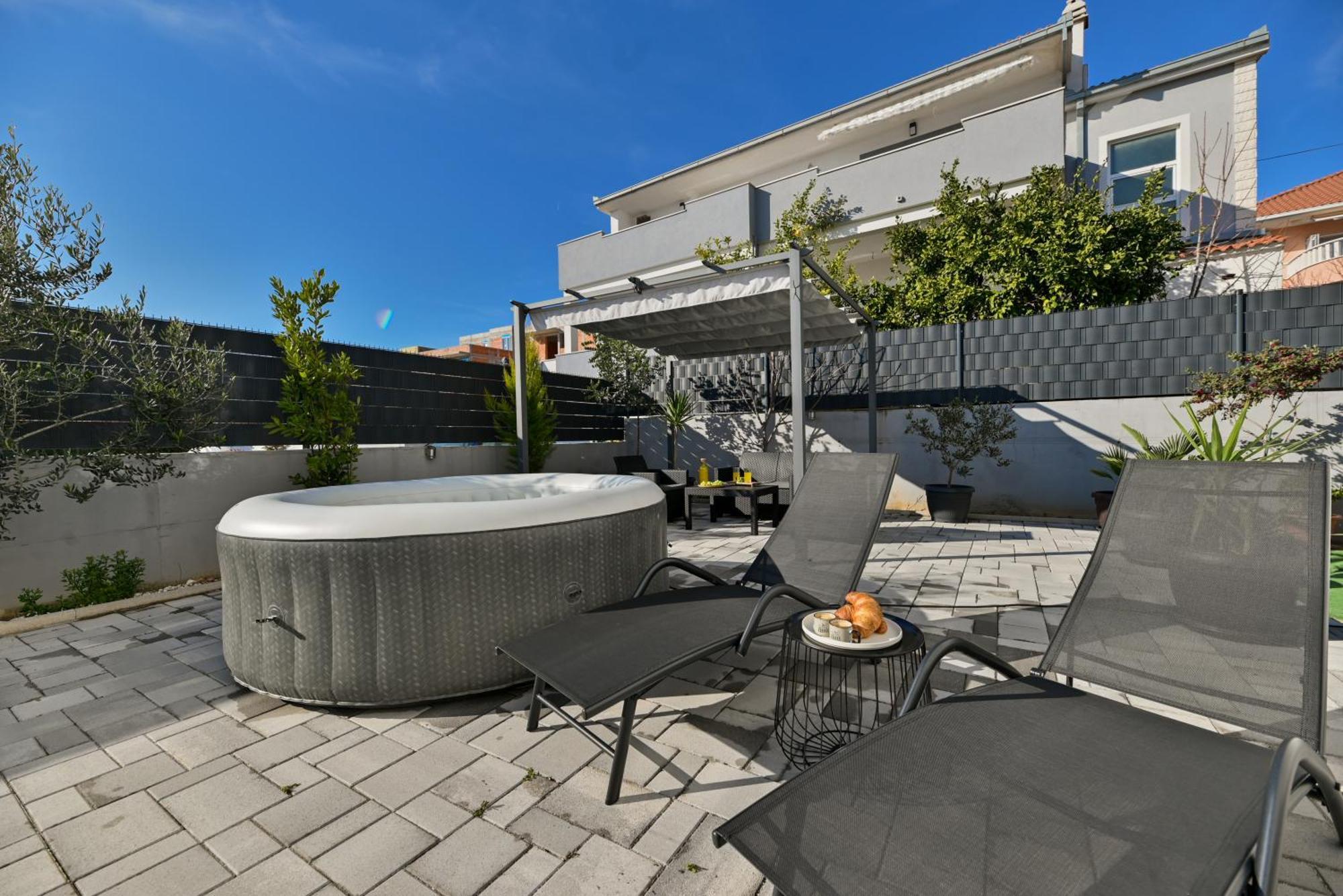 Luxury Apartment With Garden Jacuzzi And Wellness Τρογκίρ Εξωτερικό φωτογραφία
