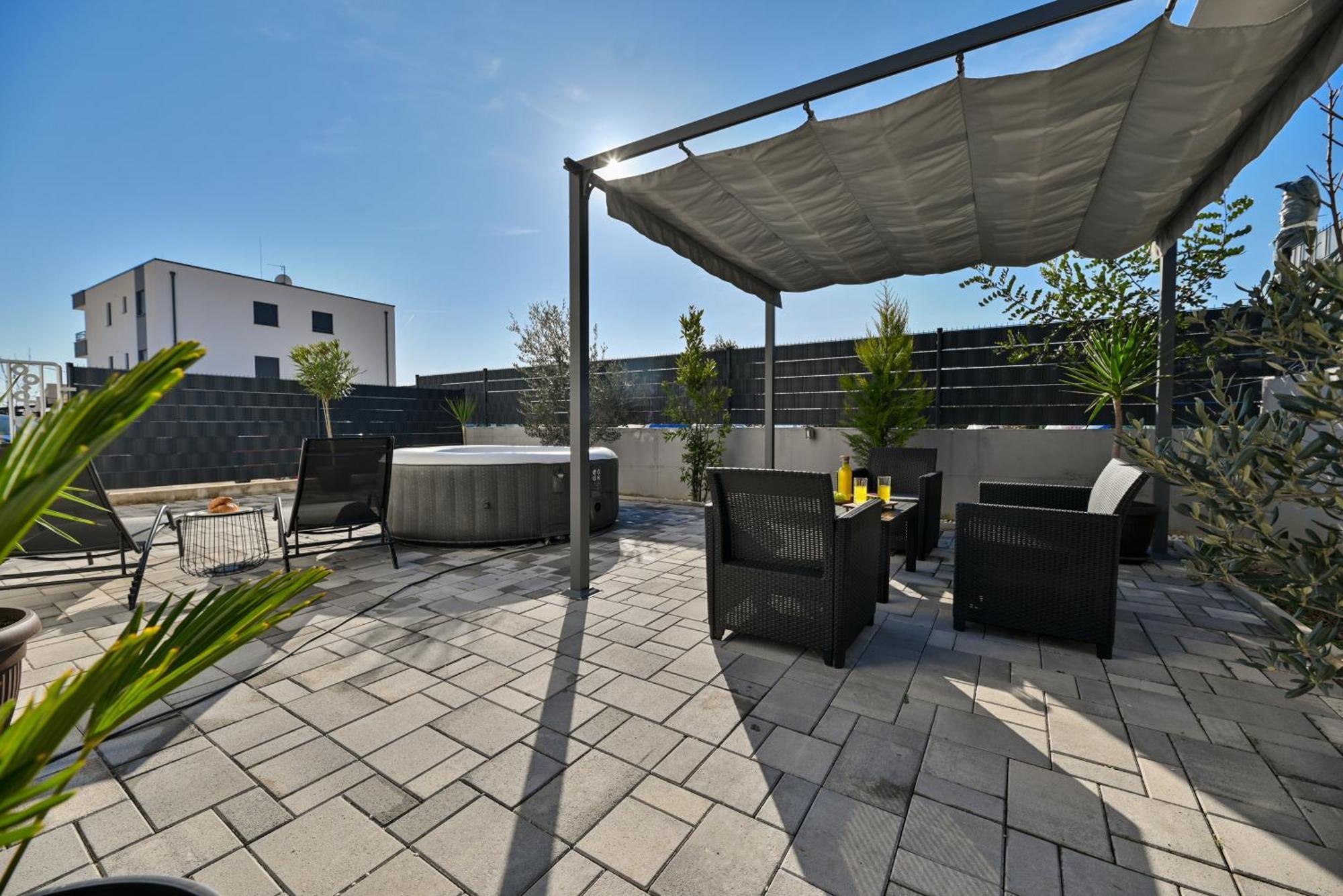 Luxury Apartment With Garden Jacuzzi And Wellness Τρογκίρ Εξωτερικό φωτογραφία